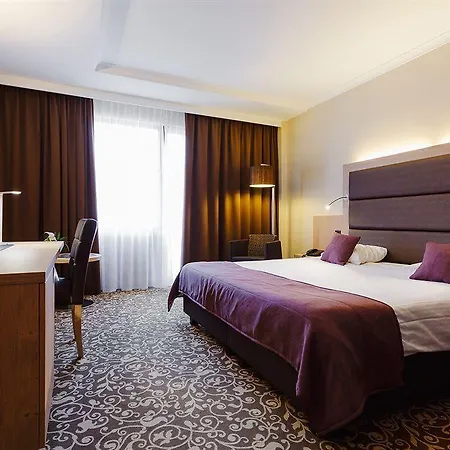 Отель Restaurant Der Valk Nivelles-sud 4*